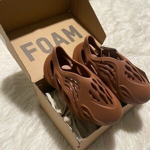 Yeezy kids foam runners size 11c